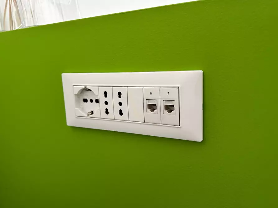 Immagine 19 di Negozio in vendita  in Corso delle Terme 25/A a Montegrotto Terme