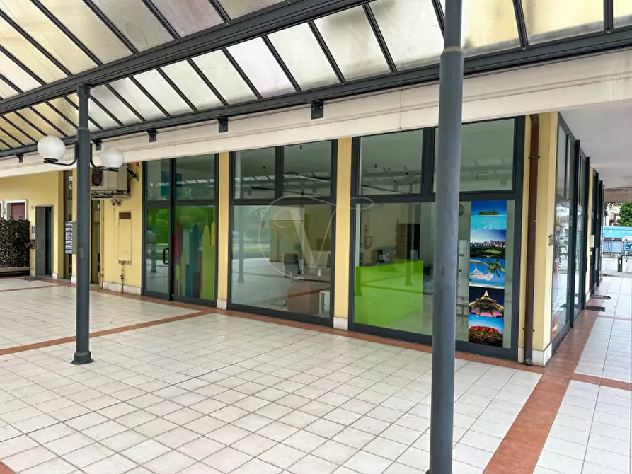 Immagine 23 di Negozio in vendita  in Corso delle Terme 25/A a Montegrotto Terme