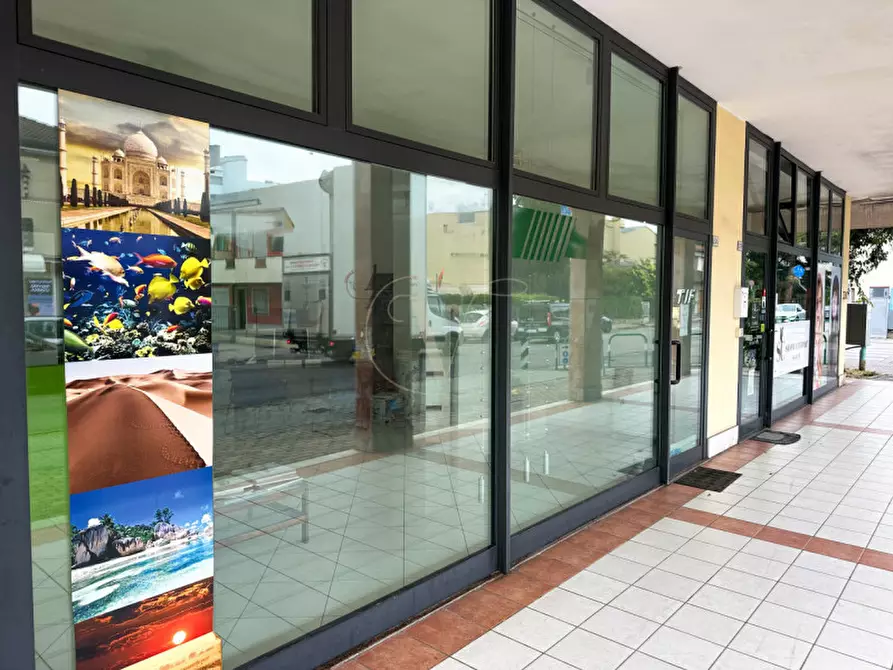 Immagine 24 di Negozio in vendita  in Corso delle Terme 25/A a Montegrotto Terme