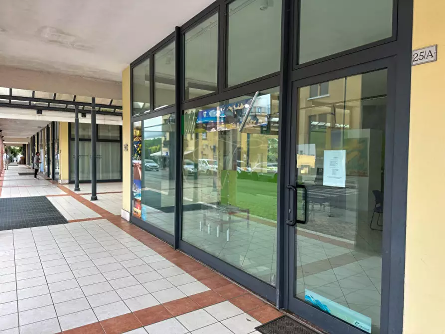 Immagine 25 di Negozio in vendita  in Corso delle Terme 25/A a Montegrotto Terme