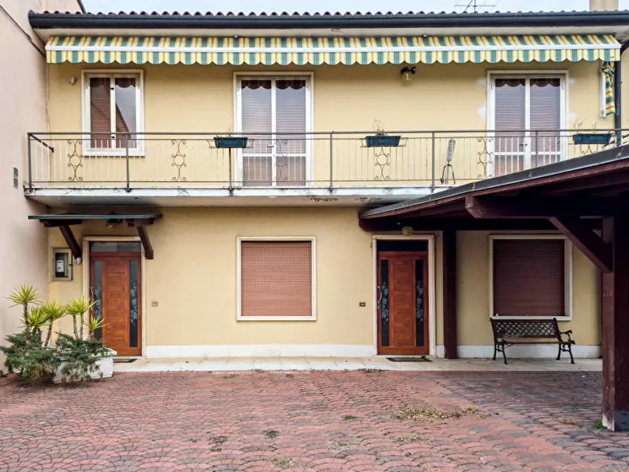 Immagine 1 di Casa bifamiliare in vendita  a Lonigo