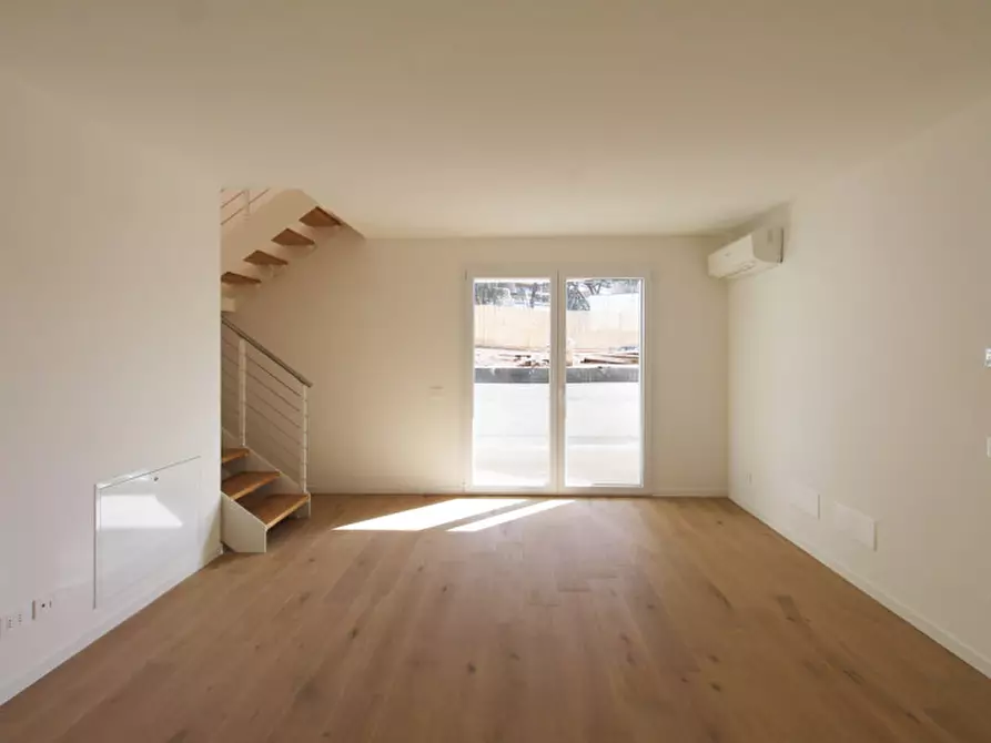 Immagine 36 di Villa in vendita  in Via Del Casale Solaro a Roma