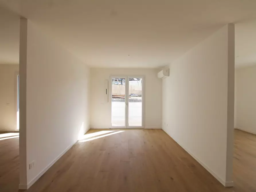 Immagine 37 di Villa in vendita  in Via Del Casale Solaro a Roma