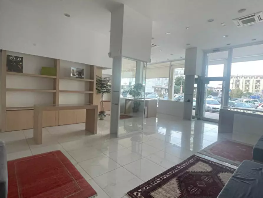 Immagine 9 di Negozio in vendita  in Via Alessandro Volta a Abano Terme