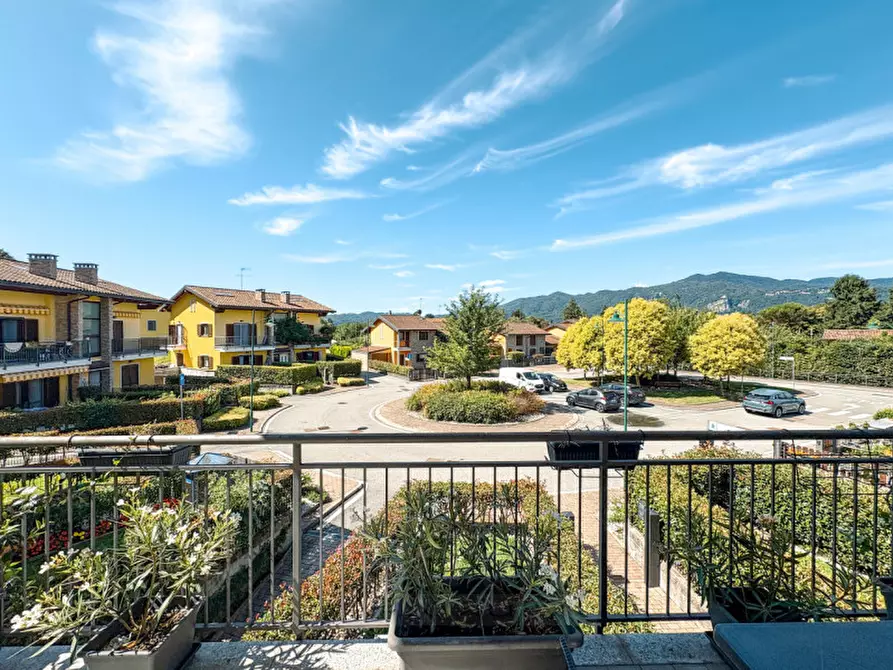 Immagine 8 di Appartamento in vendita  in Piazza Cleto Gallina 18 a Orta San Giulio