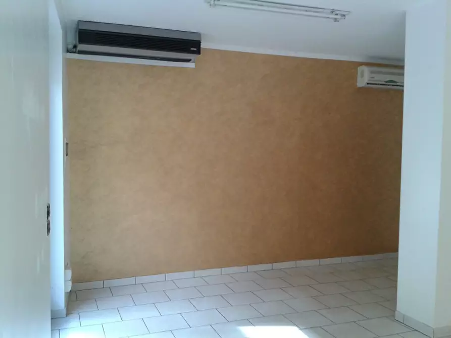 Immagine 2 di Negozio in affitto  a Badia Polesine