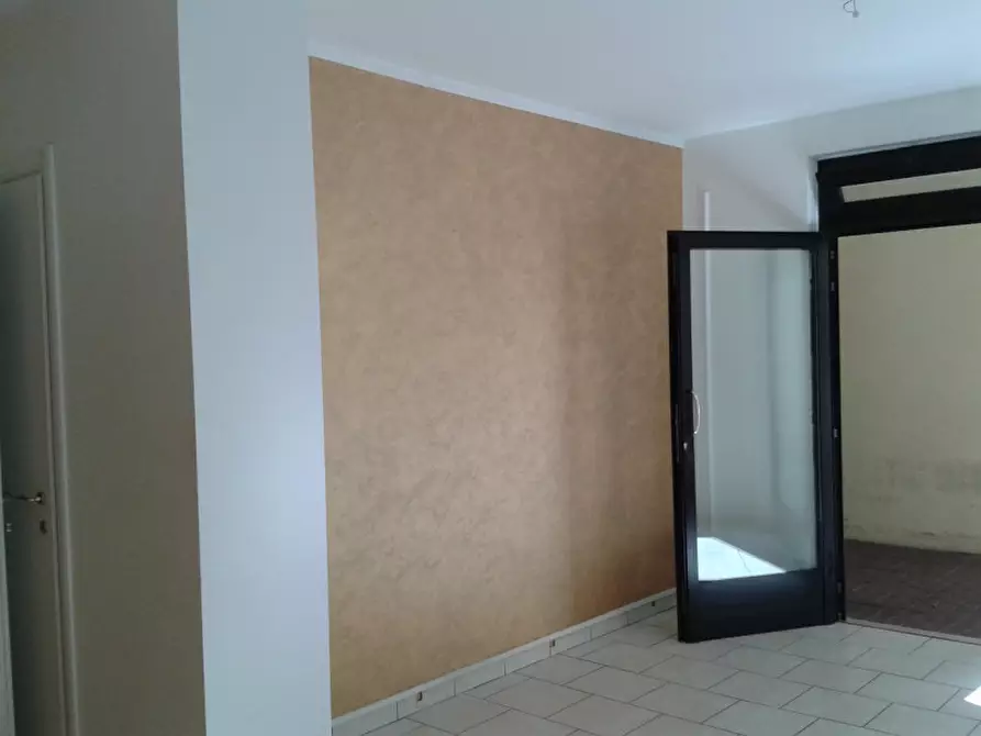 Immagine 5 di Negozio in affitto  a Badia Polesine
