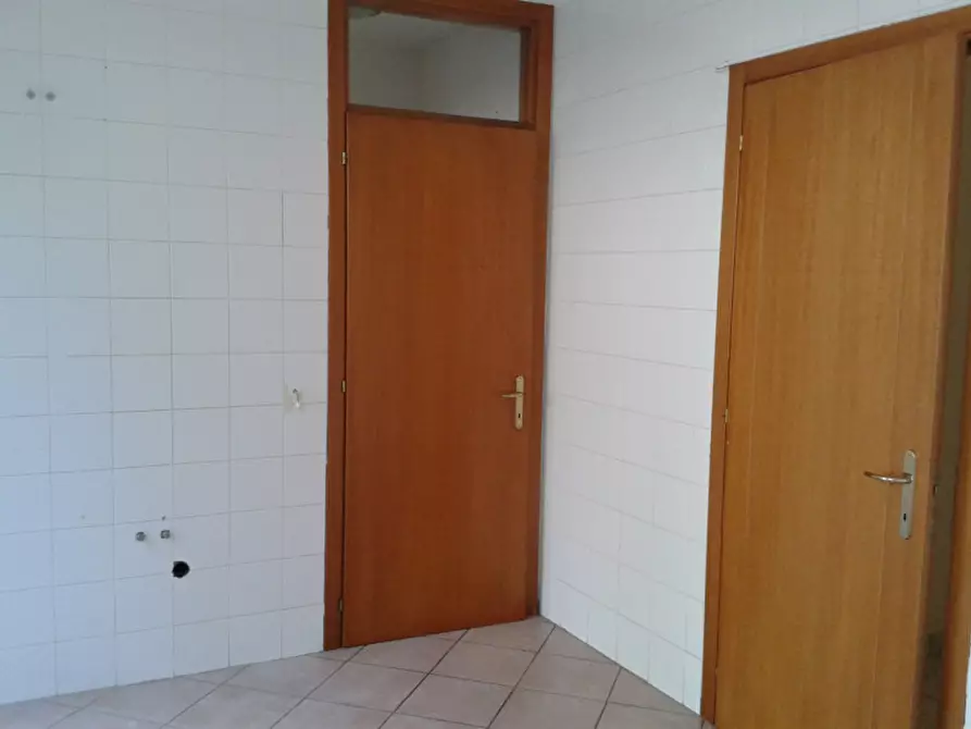 Immagine 6 di Negozio in affitto  a Badia Polesine