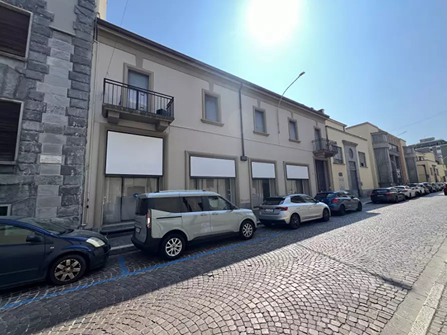 Immagine 2 di Palazzo in vendita  in VIA MENTANA, 3 a Como