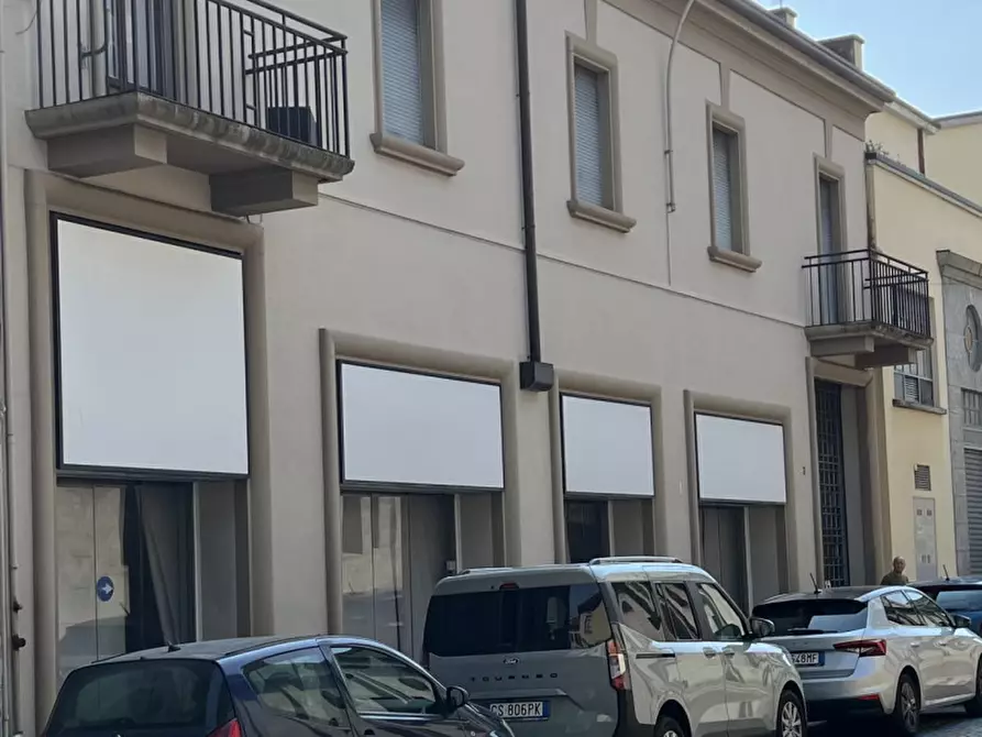 Immagine 3 di Palazzo in vendita  in VIA MENTANA, 3 a Como