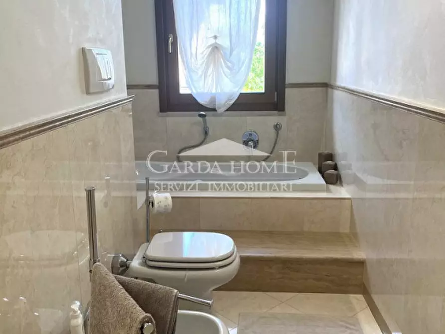 Immagine 39 di Appartamento in vendita  in Via Centenaro a Desenzano Del Garda