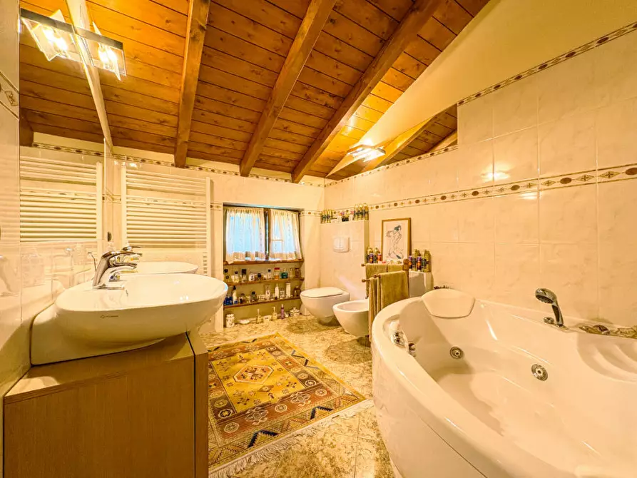 Immagine 23 di Villetta a schiera in vendita  in Via Frera 38 a Bolzano Novarese