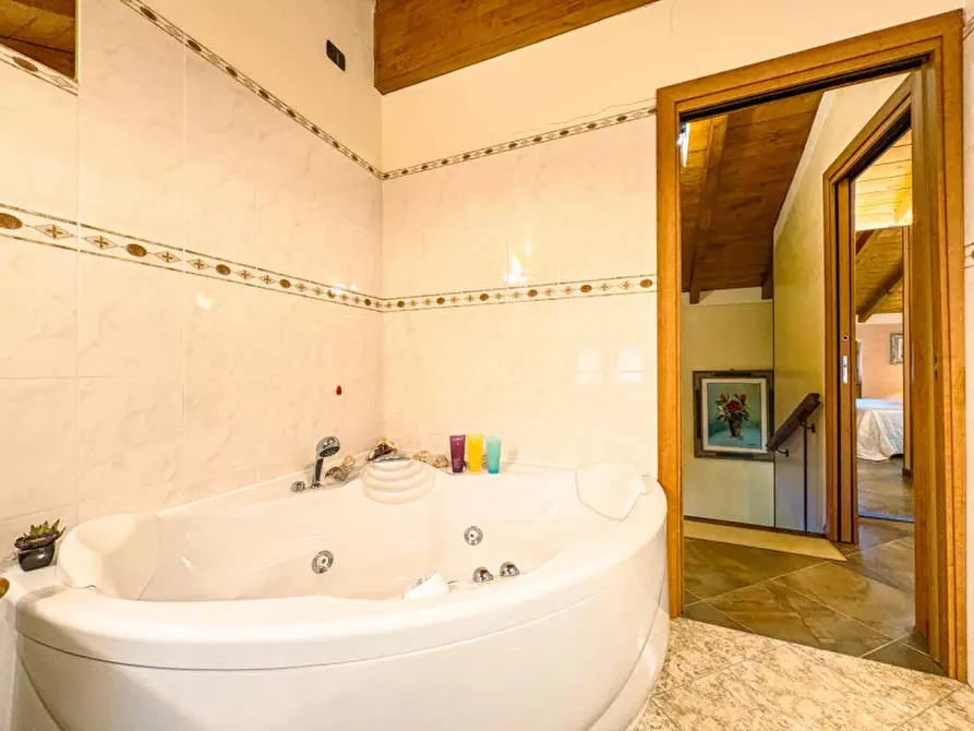 Immagine 24 di Villetta a schiera in vendita  in Via Frera 38 a Bolzano Novarese