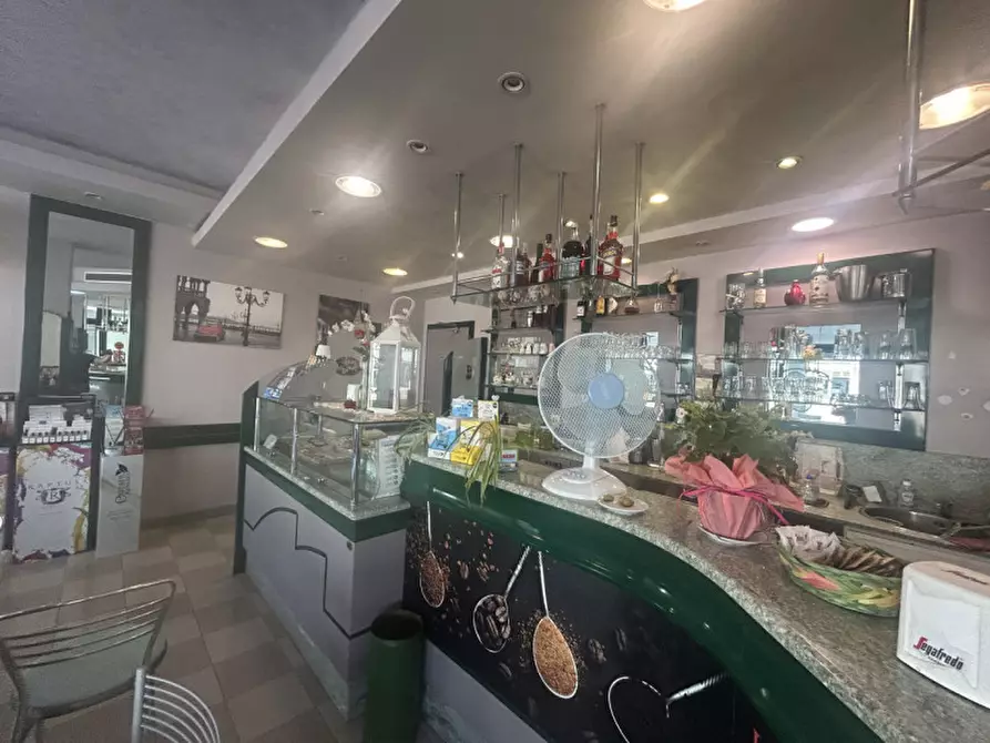 Immagine 1 di Attività commerciale in vendita  in Via Europa a Rubano