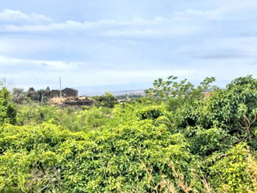 Immagine 2 di Terreno in vendita  in Via C. Colombo, 95030 Mascalucia CT, Italia a Mascalucia