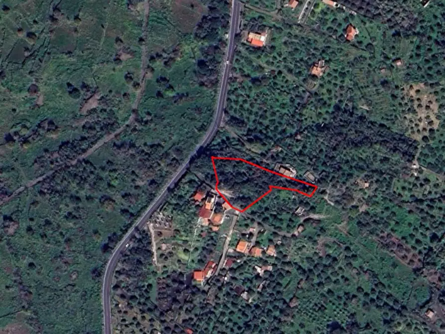 Immagine 1 di Terreno in vendita  in Via Luigi Pirandello, Camporotondo Etneo CT, Italia a Camporotondo Etneo