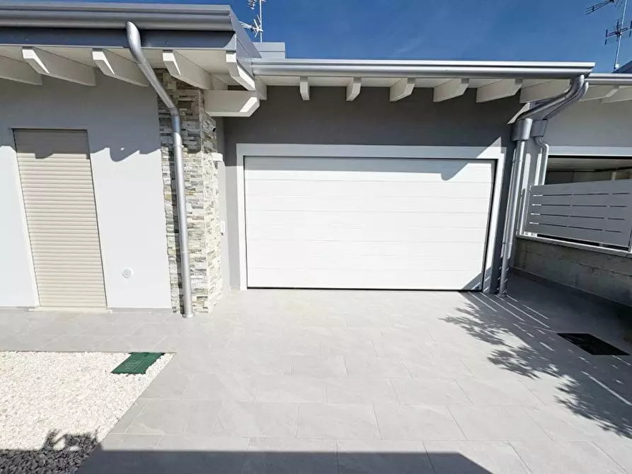 Immagine 7 di Villa in vendita  in via lombardia a Lonato del Garda