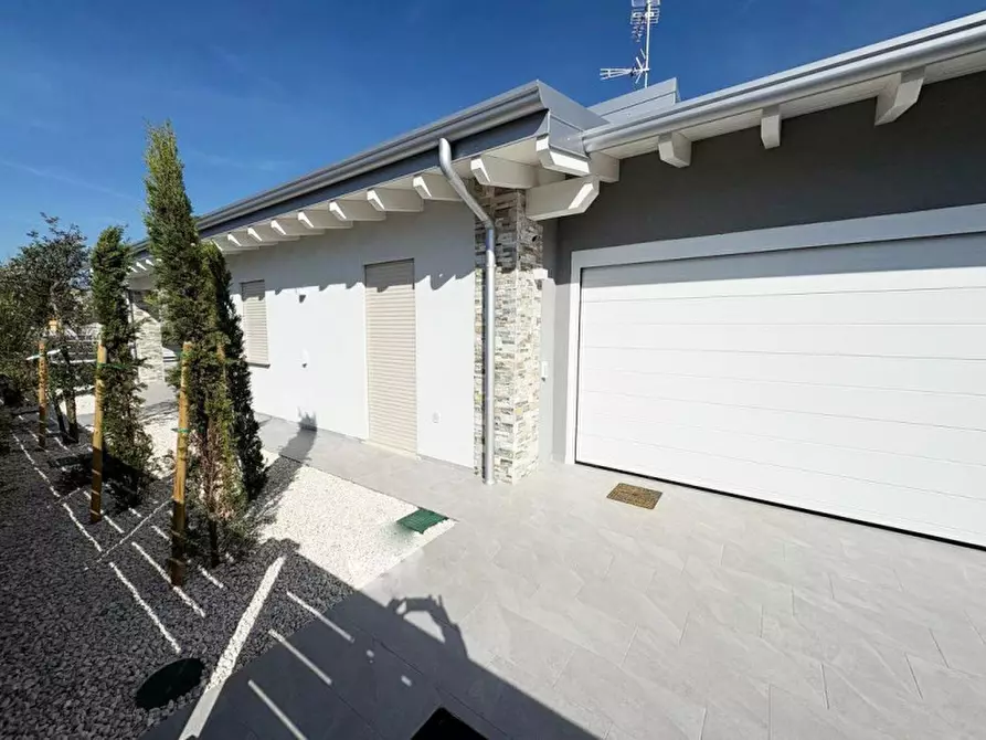 Immagine 8 di Villa in vendita  in via lombardia a Lonato del Garda