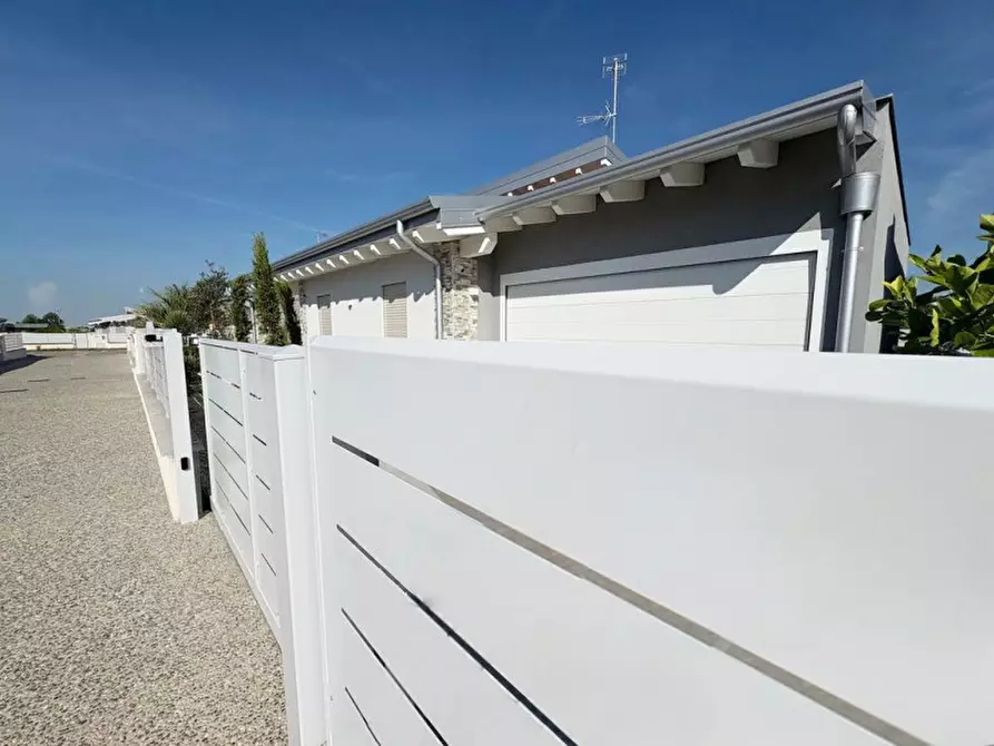 Immagine 10 di Villa in vendita  in via lombardia a Lonato del Garda