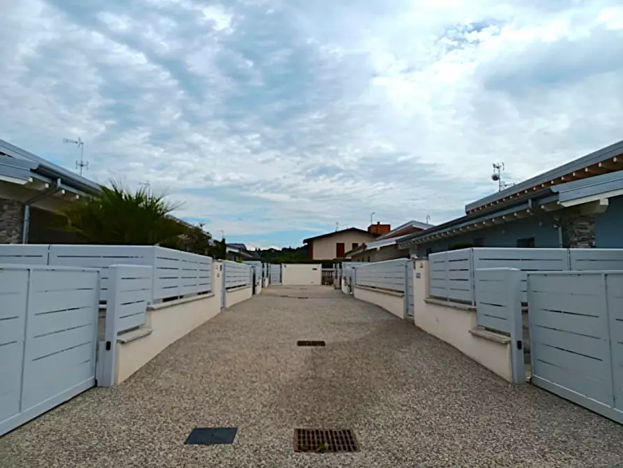 Immagine 12 di Villa in vendita  in via lombardia a Lonato del Garda