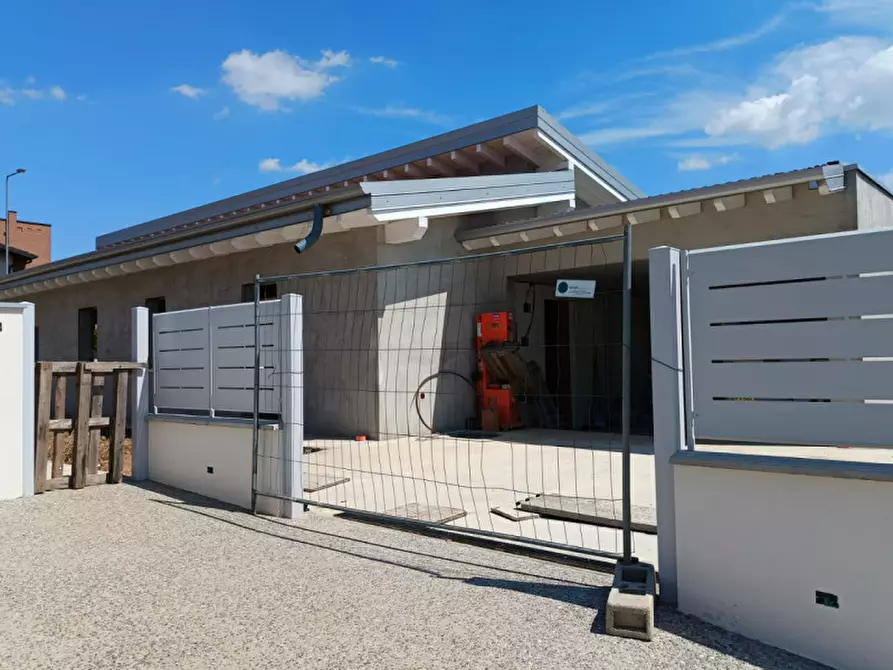 Immagine 15 di Villa in vendita  in via lombardia a Lonato del Garda