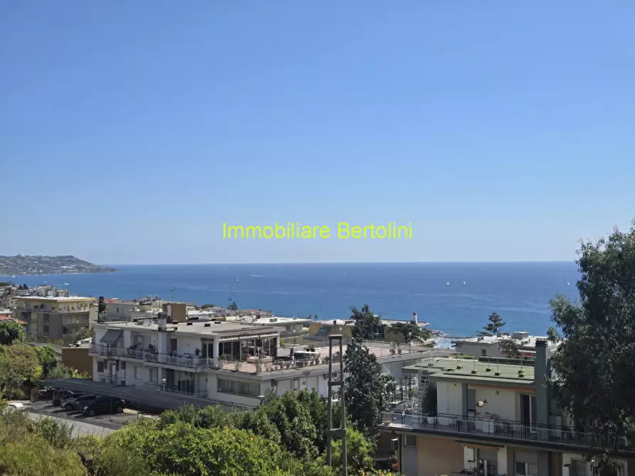 Immagine 1 di Appartamento in vendita  in VIA PADRE SEMERIA a San Remo