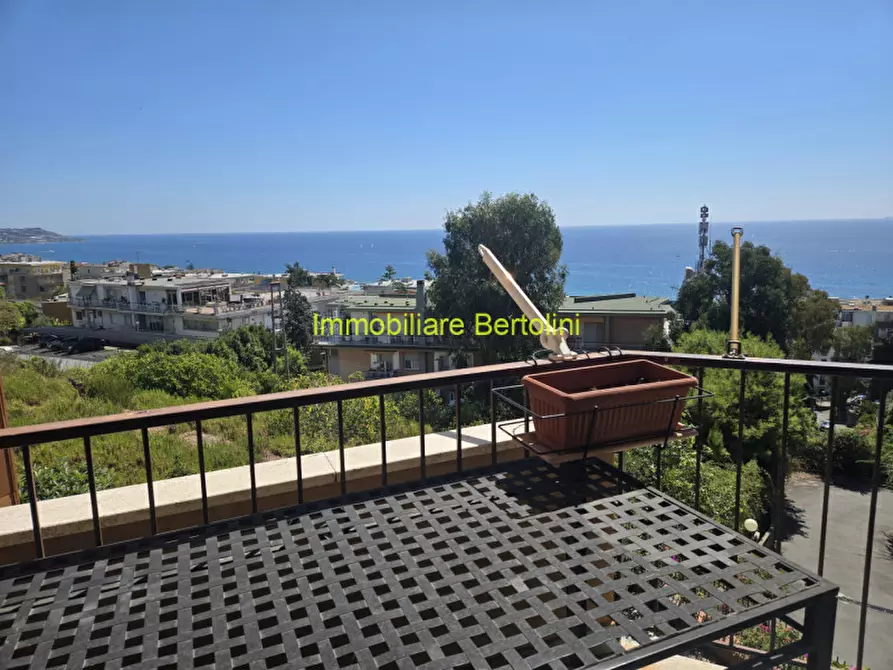 Immagine 2 di Appartamento in vendita  in VIA PADRE SEMERIA a San Remo