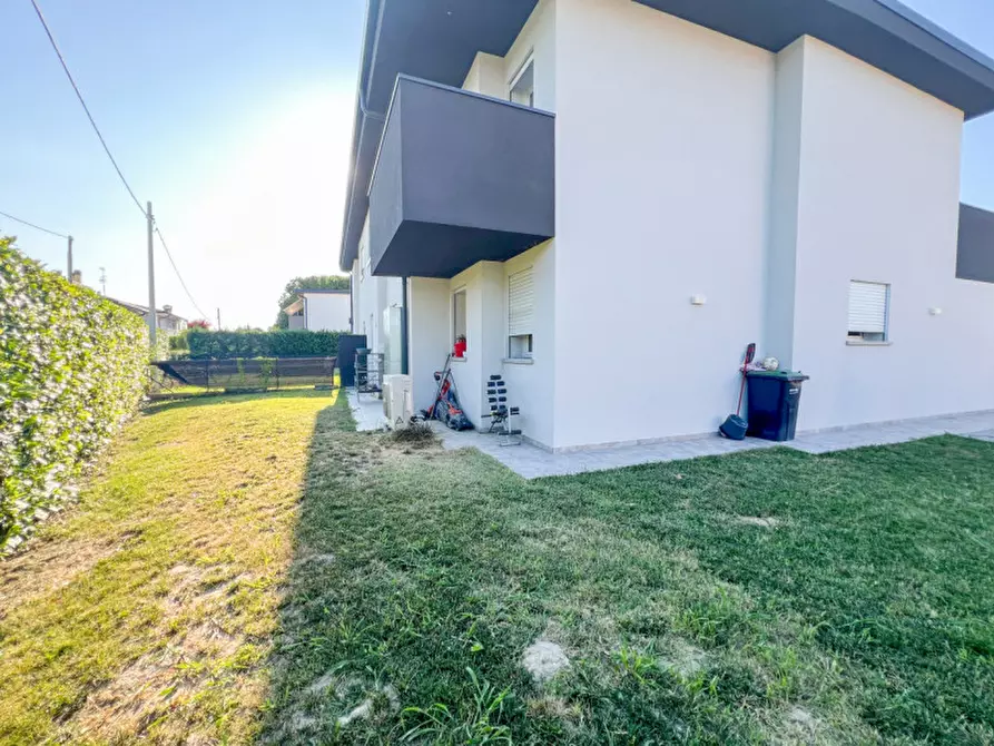 Immagine 12 di Camera in affitto  a Legnaro