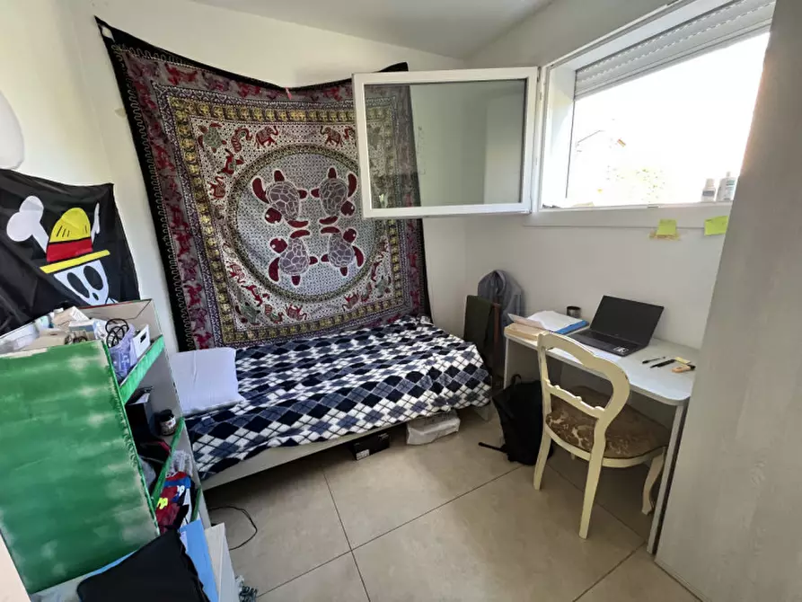 Immagine 13 di Camera in affitto  a Legnaro