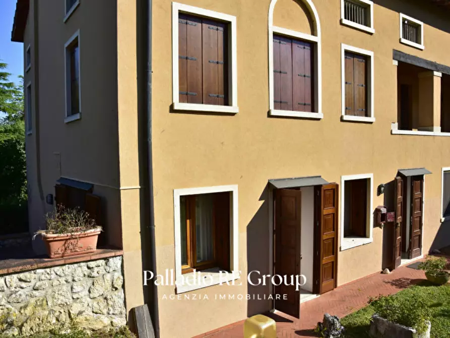 Immagine 3 di Casa trifamiliare in vendita  in Strada di Gogna a Vicenza