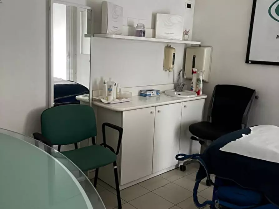 Immagine 9 di Attività commerciale in vendita  in Piazzale Arnaldo a Brescia