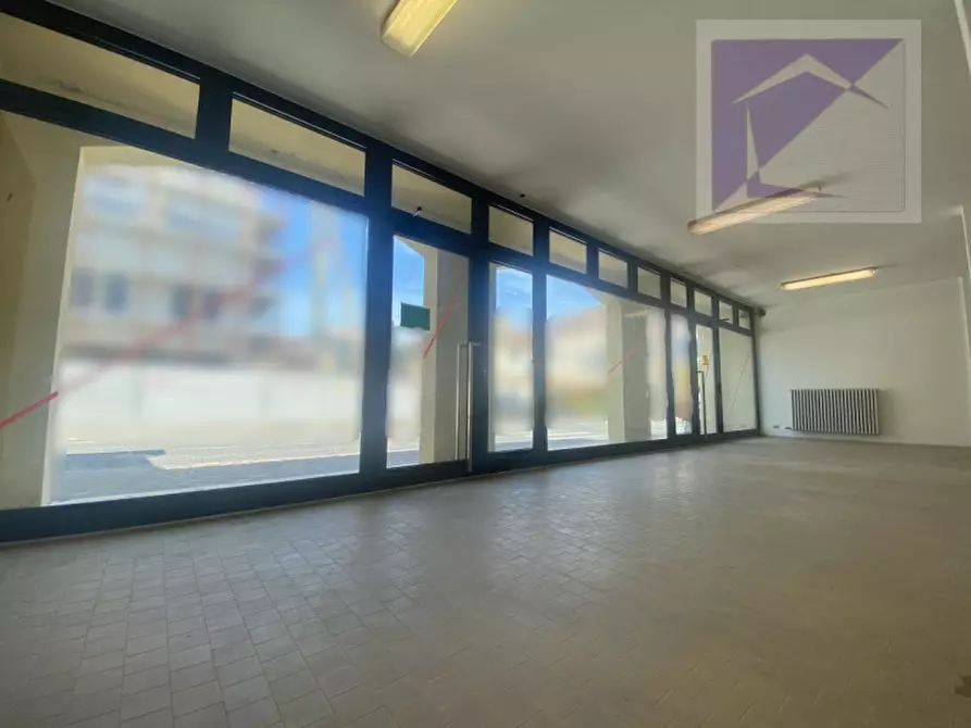 Immagine 1 di Negozio in affitto  a Camposampiero