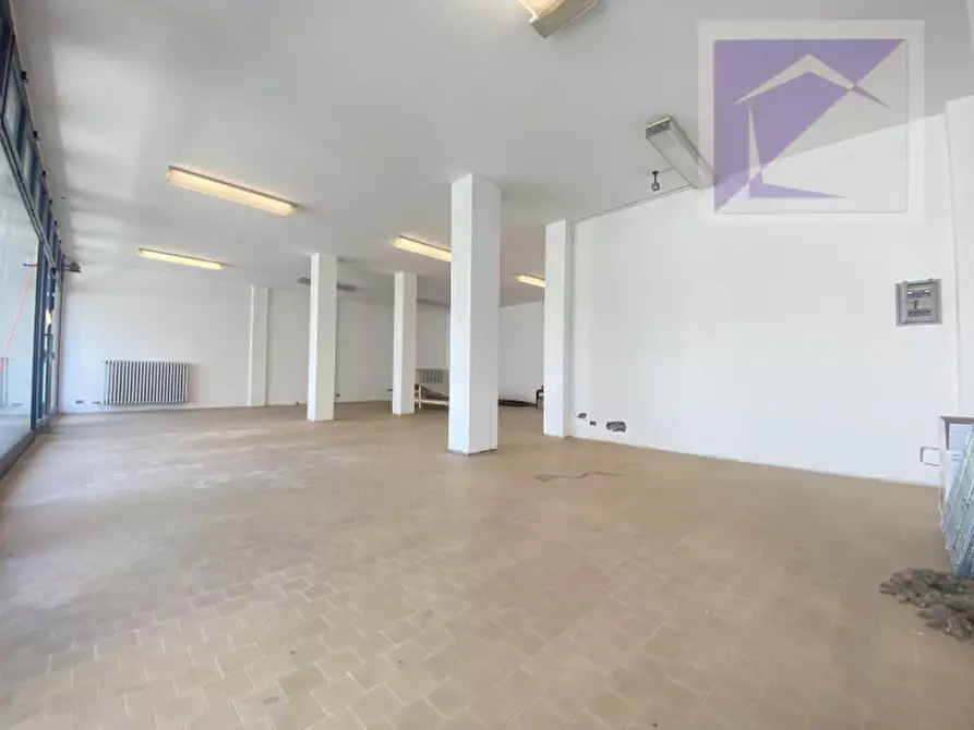 Immagine 2 di Negozio in affitto  a Camposampiero