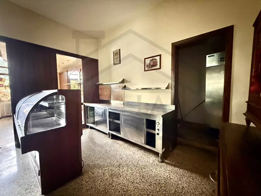 Immagine 3 di Attività commerciale in vendita  in Via Fornace a Montegrotto Terme