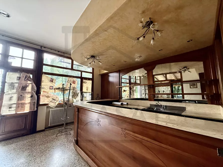 Immagine 4 di Attività commerciale in vendita  in Via Fornace a Montegrotto Terme