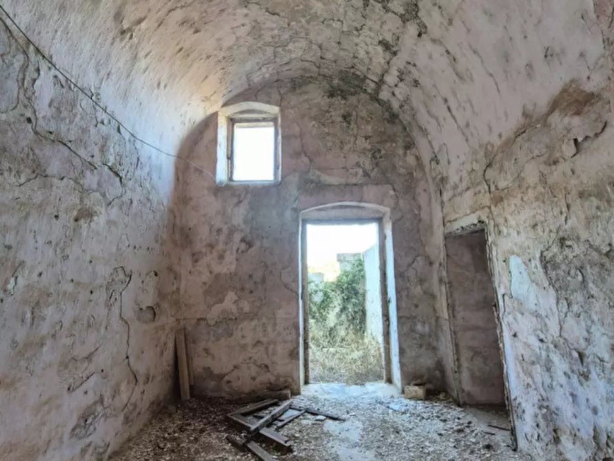 Immagine 23 di Villa in vendita  in Via Parabita a Alezio