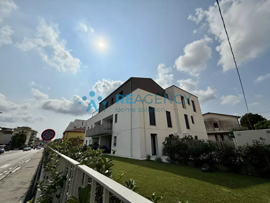 Immagine 1 di Appartamento in vendita  in Viale Italia a Creazzo