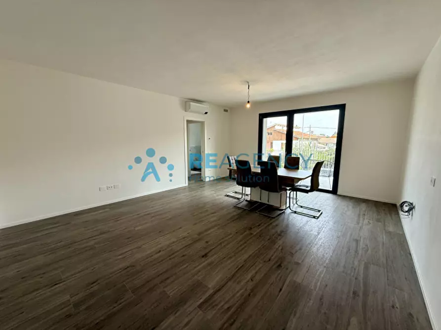 Immagine 3 di Appartamento in vendita  in Viale Italia a Creazzo