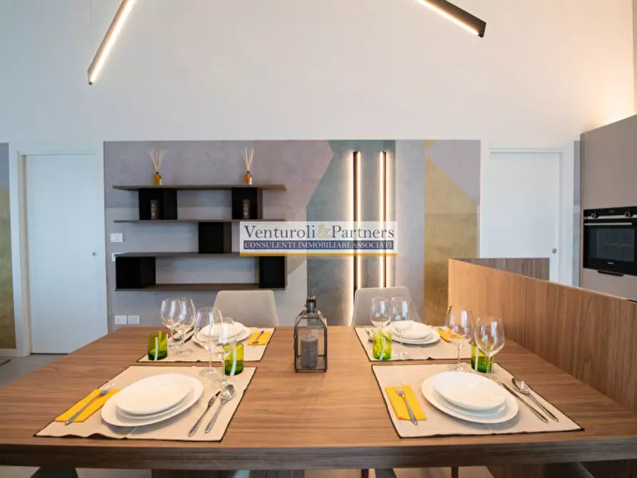 Immagine 5 di Appartamento in vendita  in Via Grezze a Desenzano Del Garda