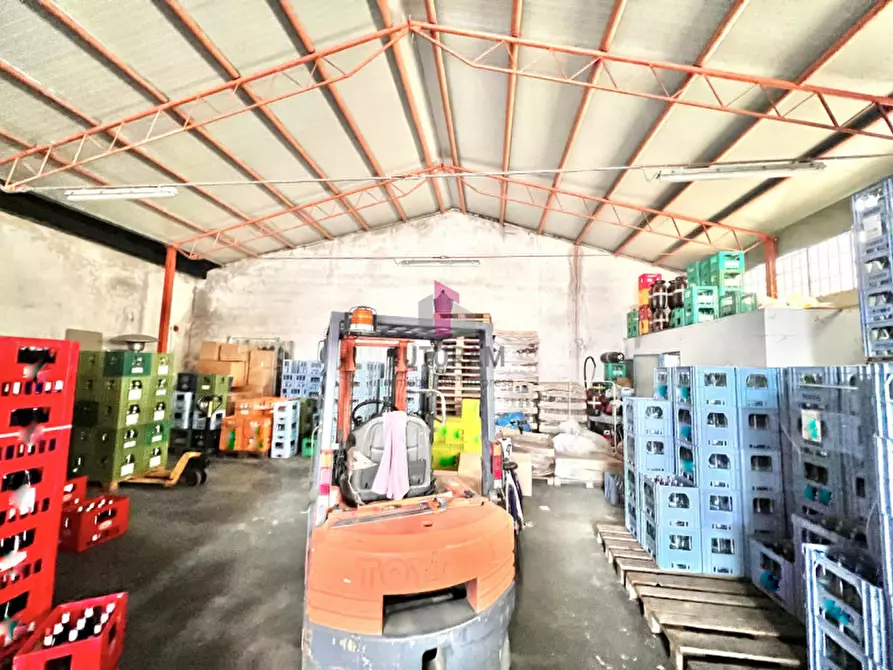 Immagine 2 di Negozio in vendita  in Via Magrè Cristoforo, 50 a Schio