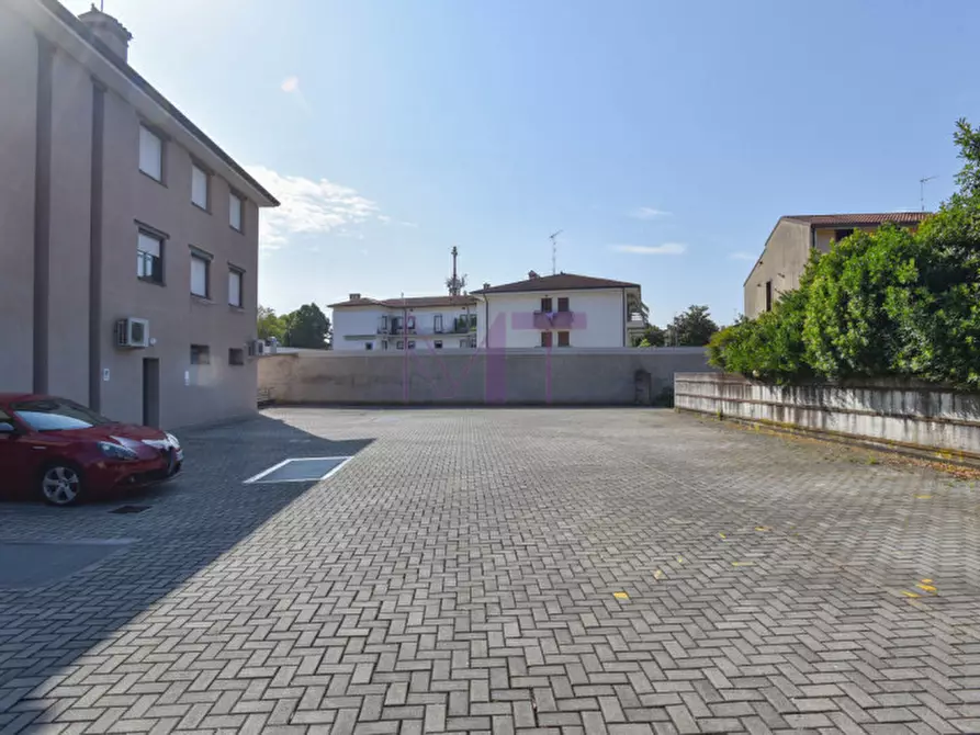 Immagine 21 di Ufficio in affitto  in Viale Venezia Giulia a Cormons