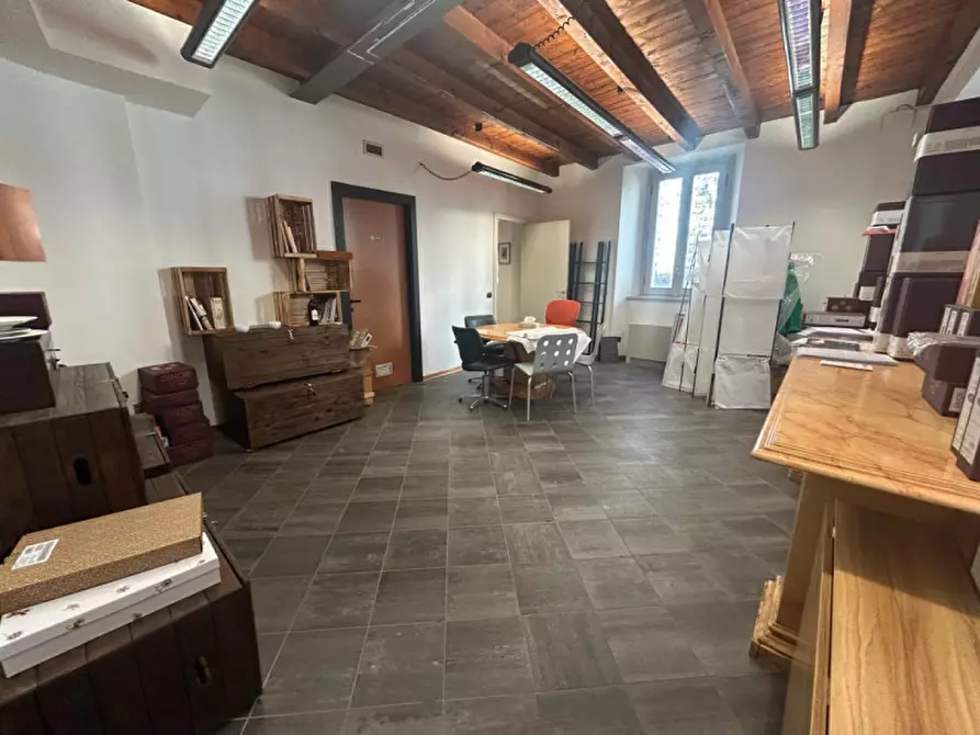 Immagine 6 di Attività commerciale in vendita  a Como