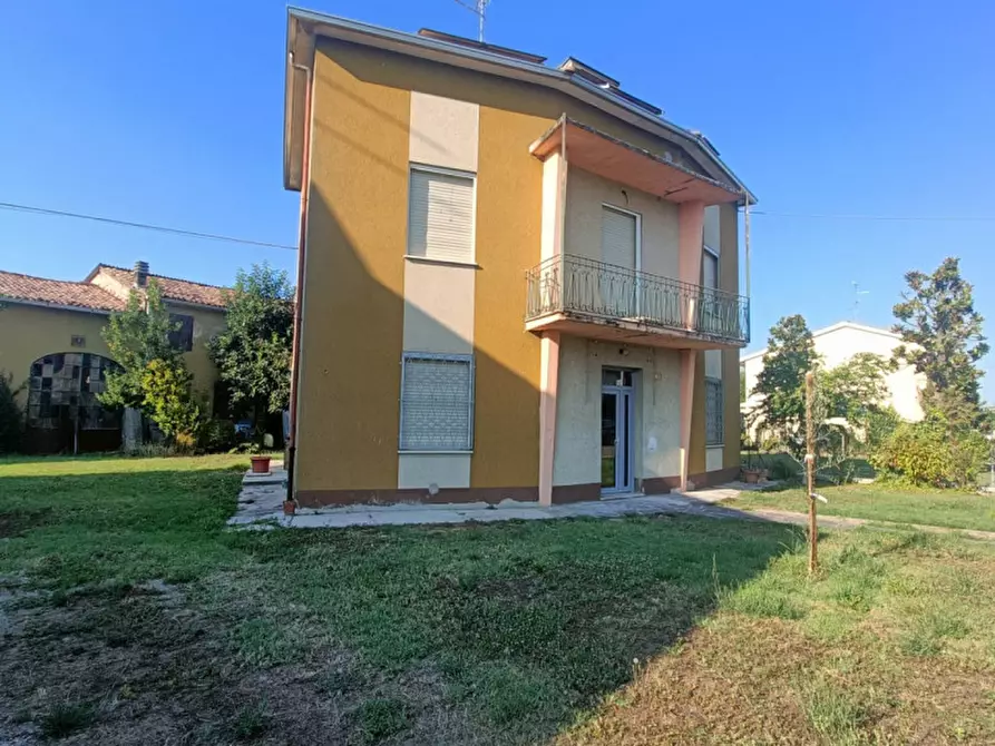 Immagine 1 di Casa indipendente in vendita  in Via Lino Bigliardi a Boretto