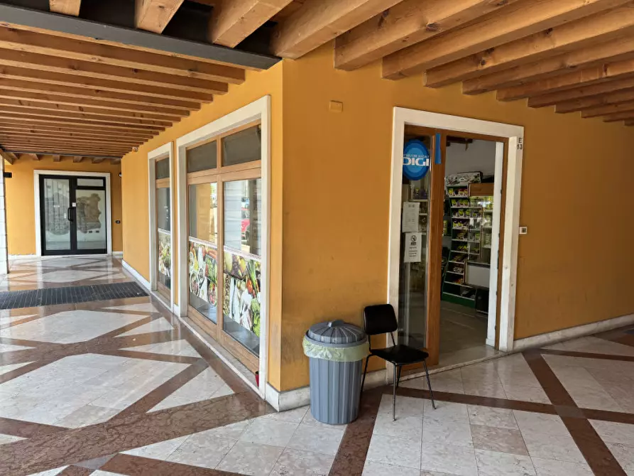 Immagine 1 di Negozio in vendita  in Via Macello 13 a Lonigo