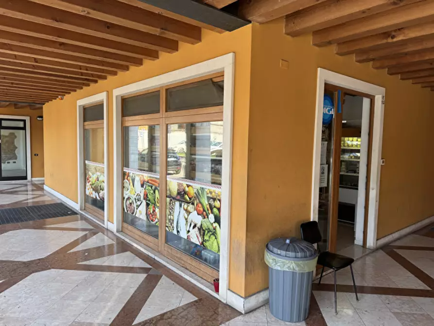 Immagine 2 di Negozio in vendita  in Via Macello 13 a Lonigo