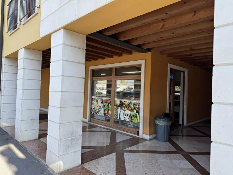Immagine 4 di Negozio in vendita  in Via Macello 13 a Lonigo