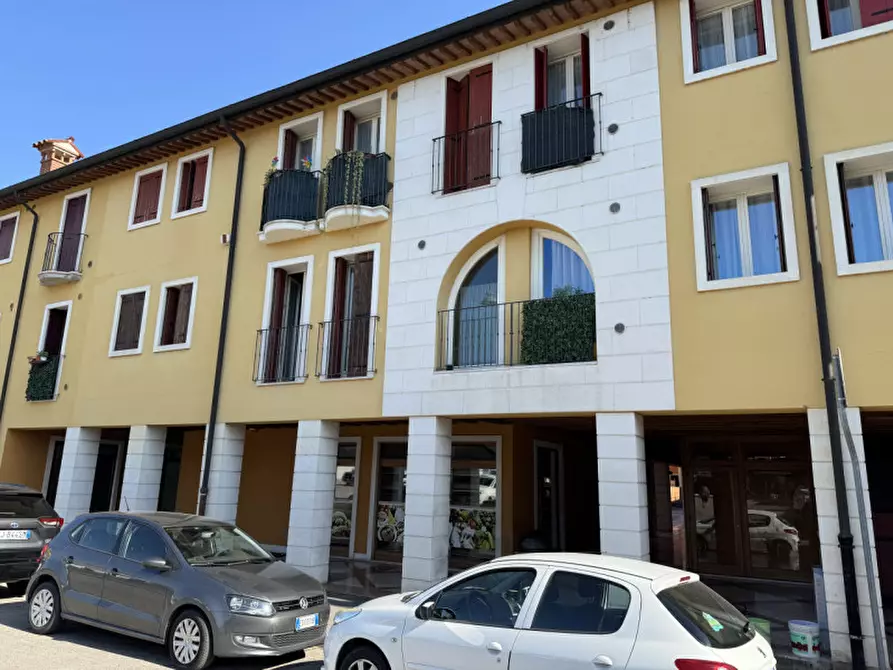 Immagine 5 di Negozio in vendita  in Via Macello 13 a Lonigo