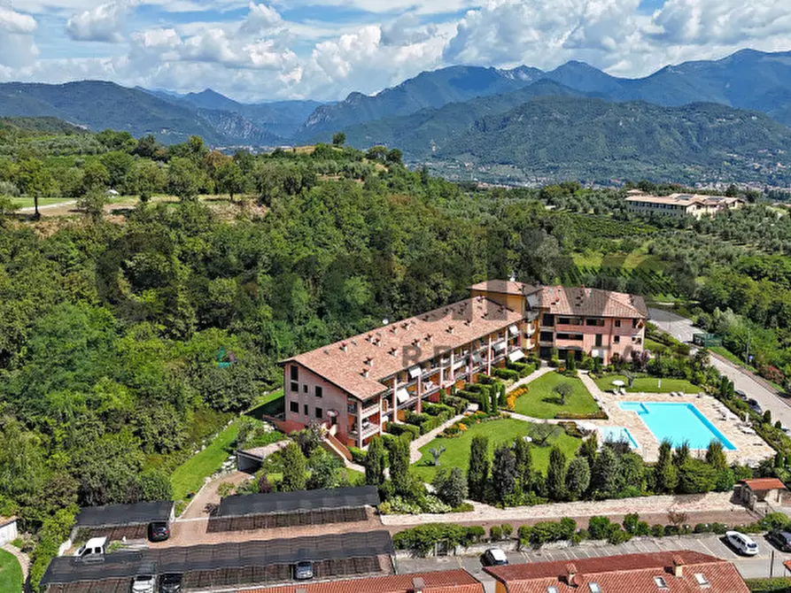 Immagine 38 di Appartamento in vendita  in via borgo alto a Puegnago Sul Garda