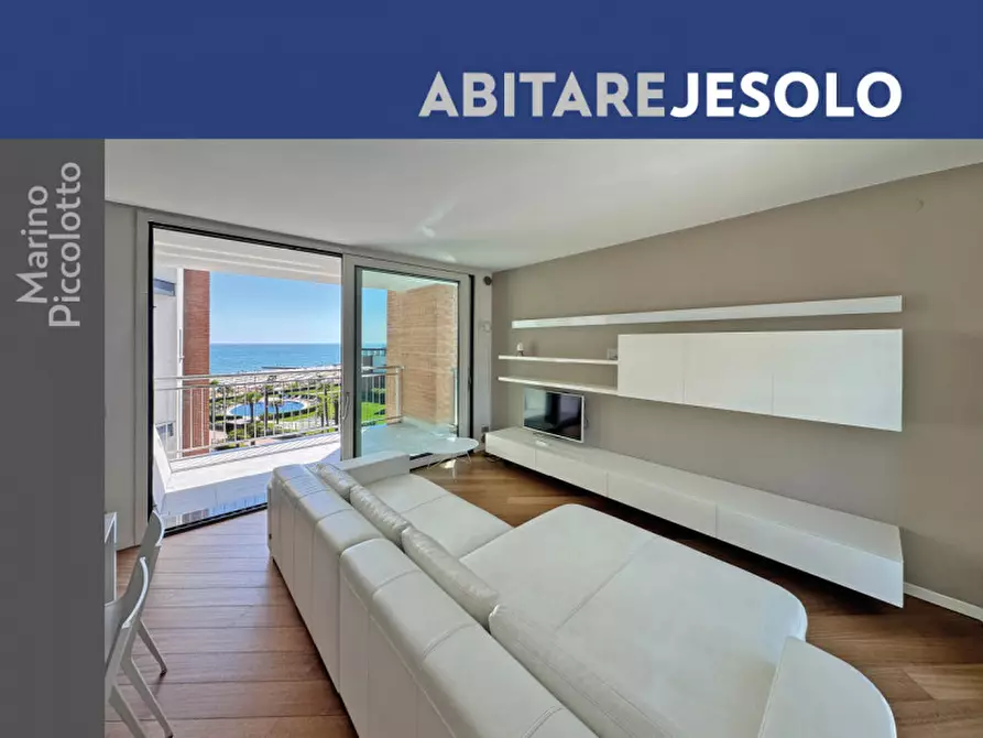 Immagine 1 di Appartamento in vendita  in via Dante Alighieri a Jesolo