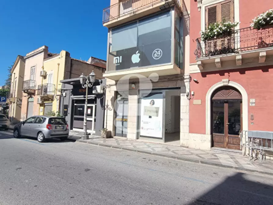 Immagine 3 di Negozio in vendita  in vi aumberto I a Milazzo